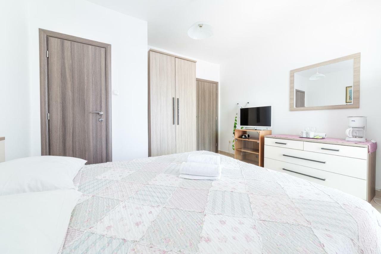 Apartment Luna Tribunj Tribunj  Bagian luar foto